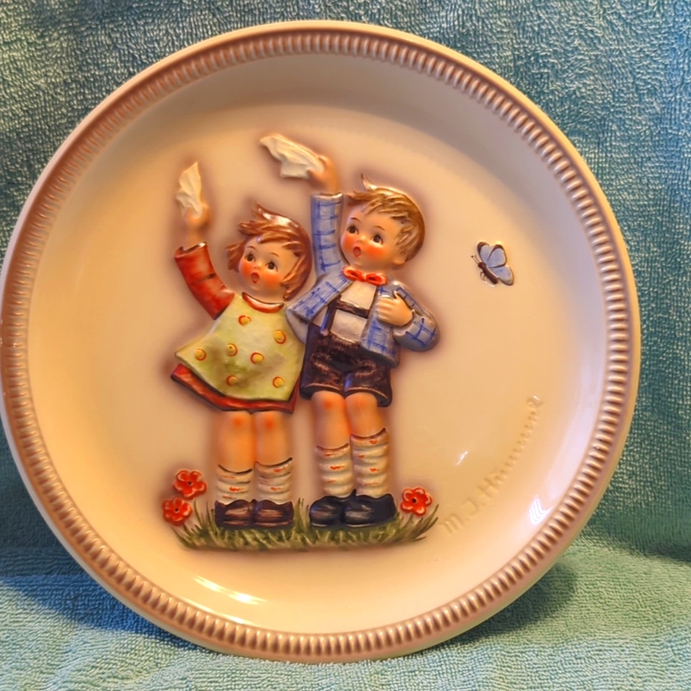 MJ Hummel plate
